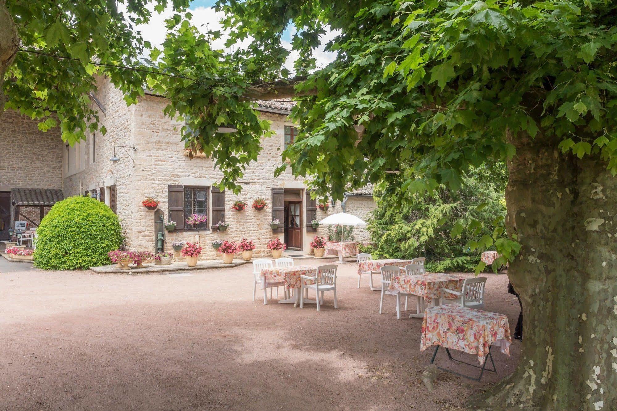 Logis Hotel Les Platanes Reyssouze Exterior photo