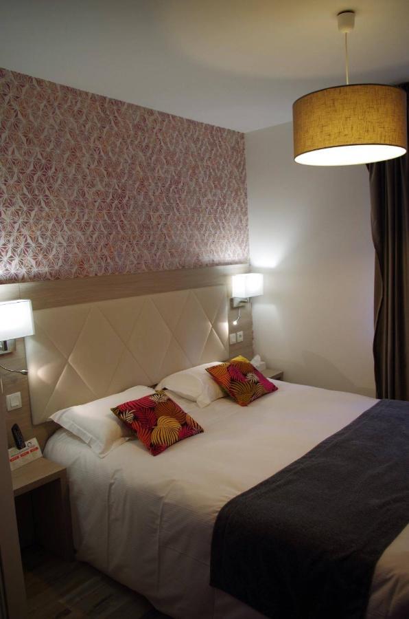Logis Hotel Les Platanes Reyssouze Exterior photo